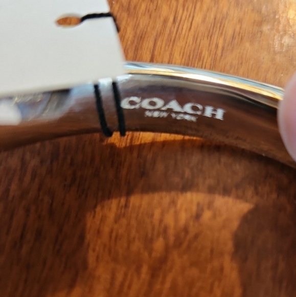 BRAND NEW COACH signature statement bracelet in PINK 🩷❤️💜 - Picture 3 of 8